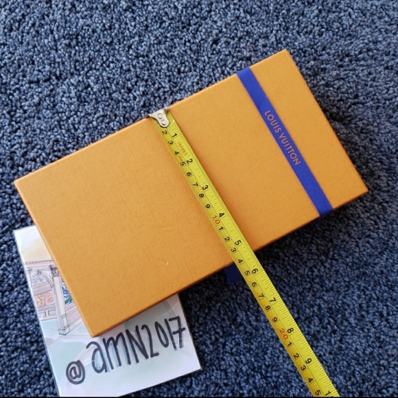 Louis Vuitton Gift Box and LV Ribbon - Picture 3 of 5